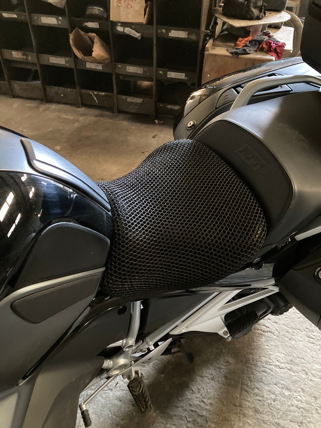Wind Rider mesh seat cover on a BMW R 1250 RT