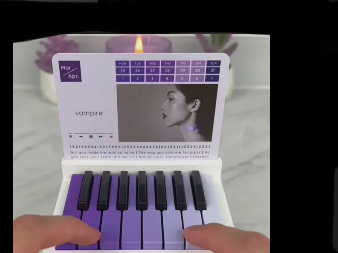 Customer photo review of [PRE-ORDER] Olivia Rodrigo Piano Calendar 2025