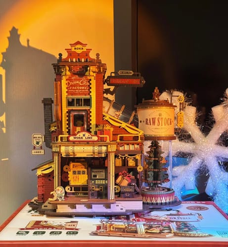 Customer photo review of Wooden Mechanical Christmas Dream Gift Factory with Circus Melody
