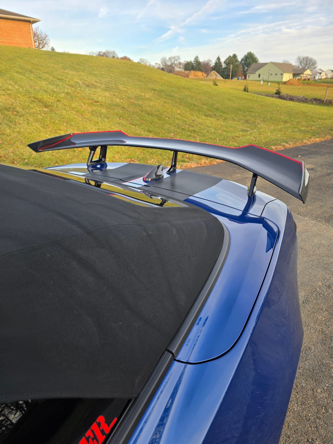 Customer photo review of 2016-2024 Camaro Carbon Fiber Shark Fin Antenna Cover