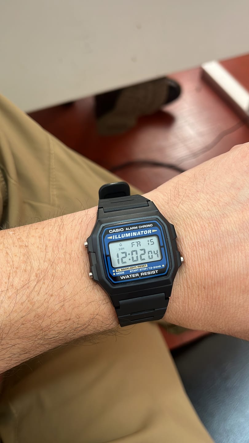 Customer photo review of Reloj Casio Vintage F-105W-1ADF Azul/Negro Illuminator