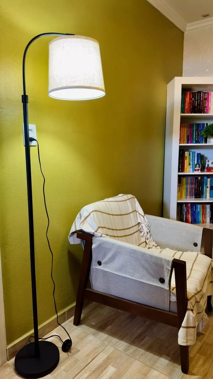 Customer photo review of Luminária de Chão Dimerizável com 3 Níveis de Iluminação