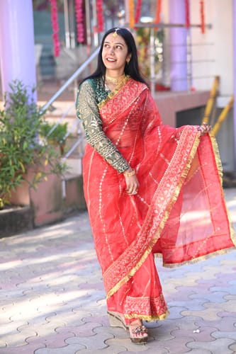 Customer photo review of Laal Ishq- Janhvi Kapoor Inspired Organza Saree