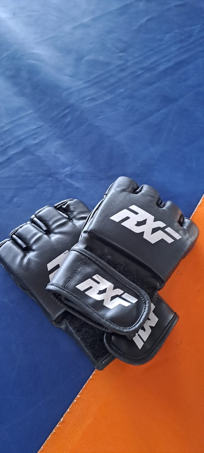 Customer photo review of Manusi MMA Knockout Punisher 2.0  Sparring Cu Deget
