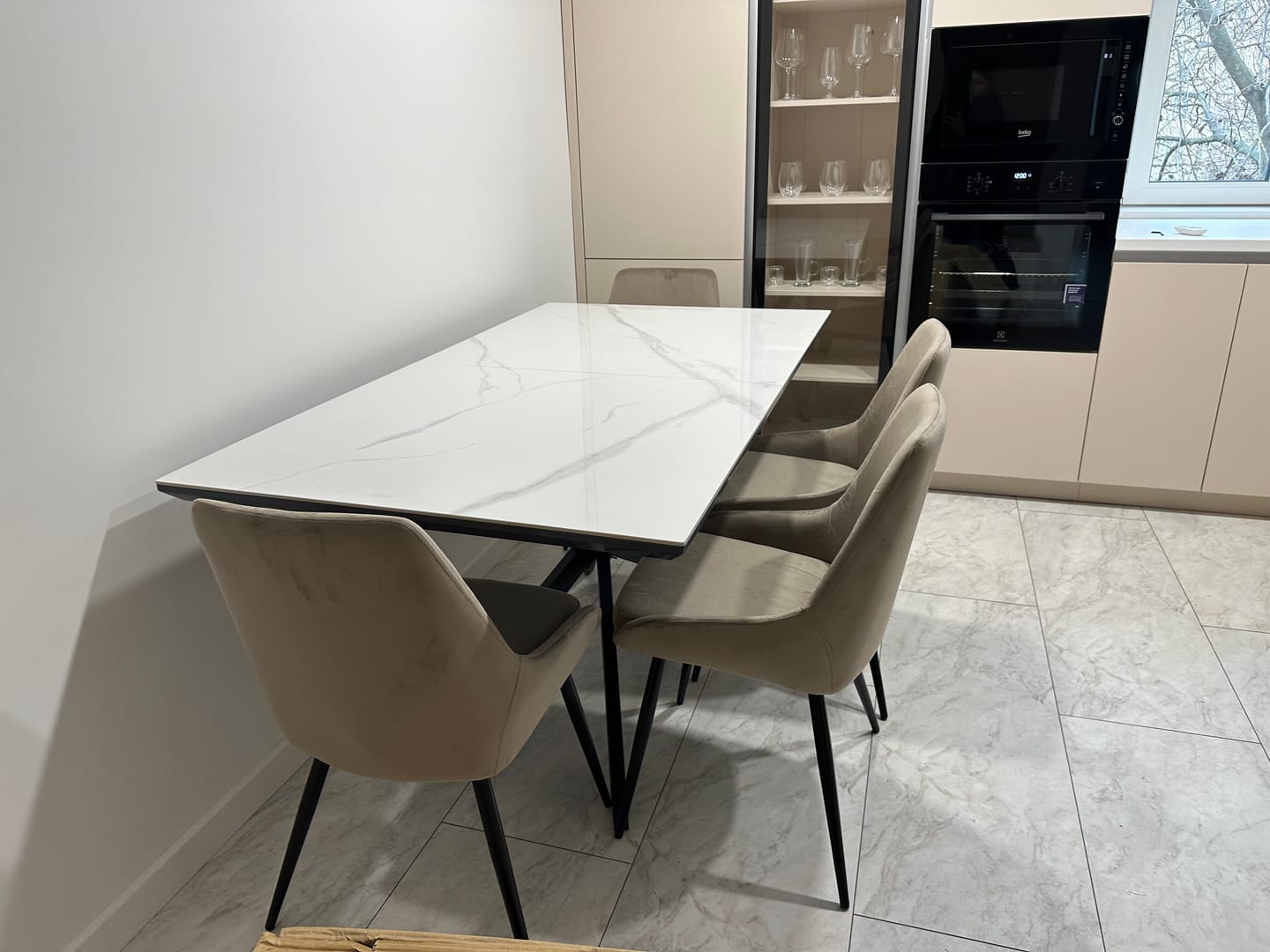 Customer photo review of Masa extensibila DIESEL, alb cu efect de marmura/negru, 160/200x90x76 cm