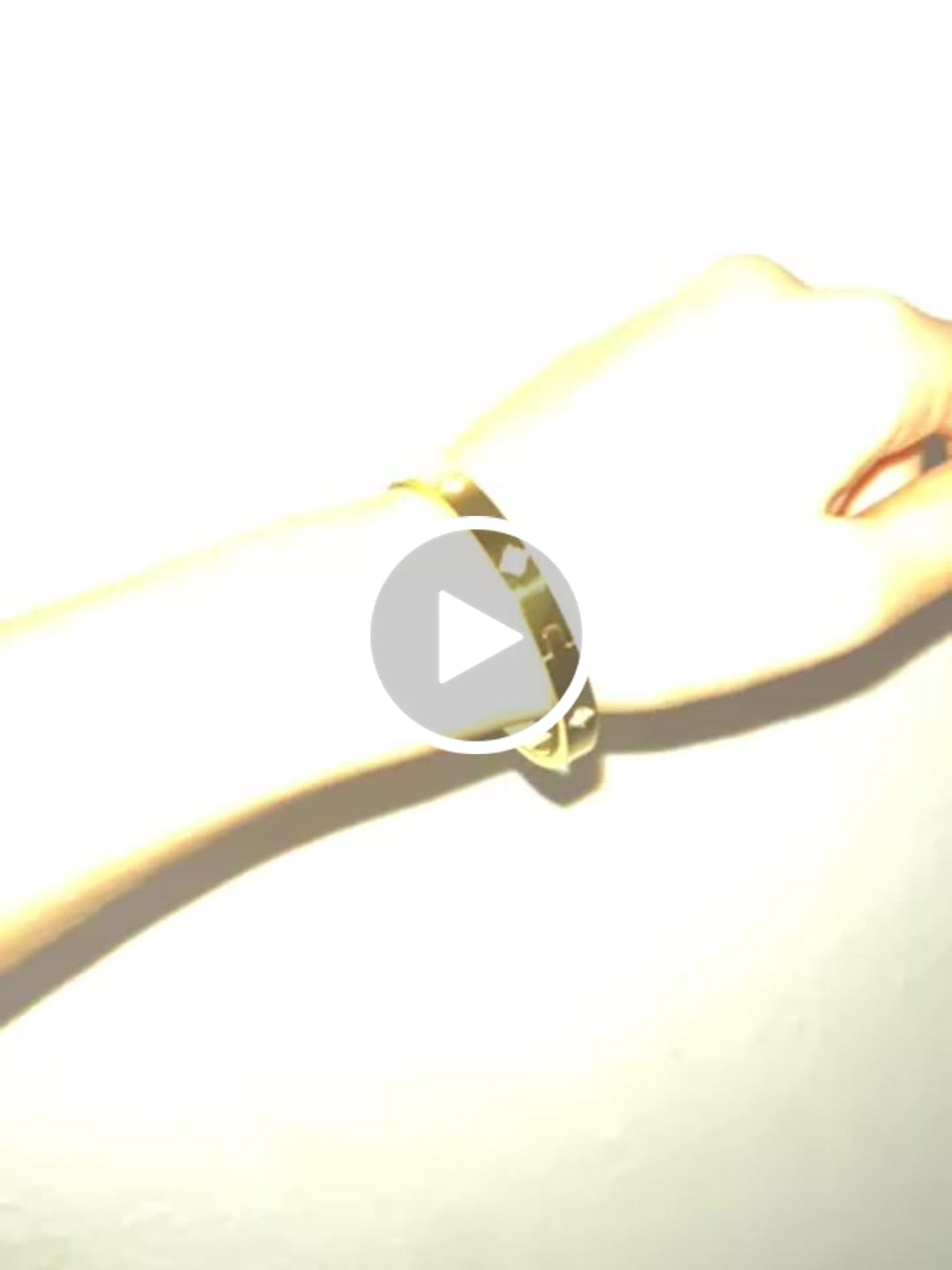 Customer video review of Sunset Armreif | 18K vergoldet