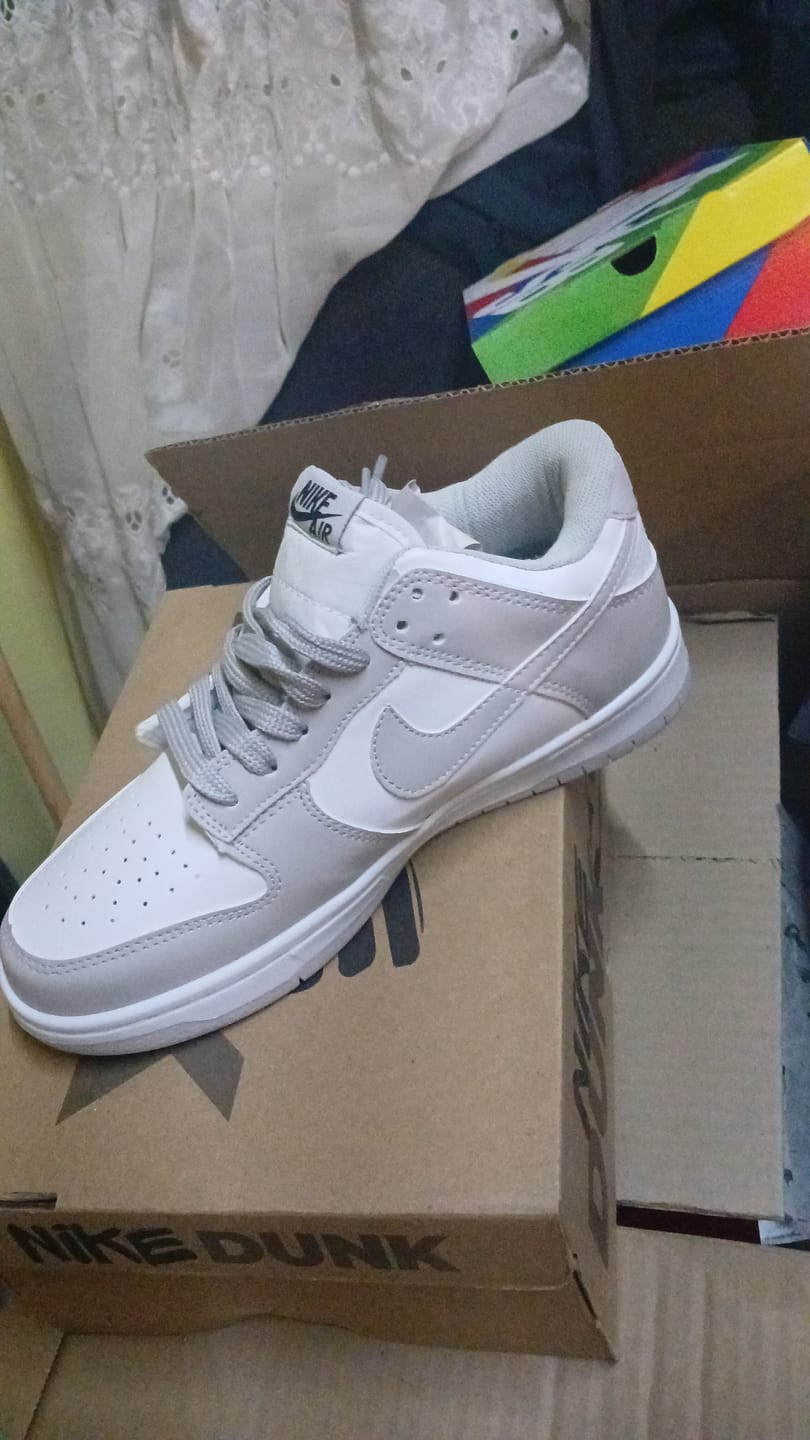 Customer photo review of Tenis Dunk Low Blanco Gris