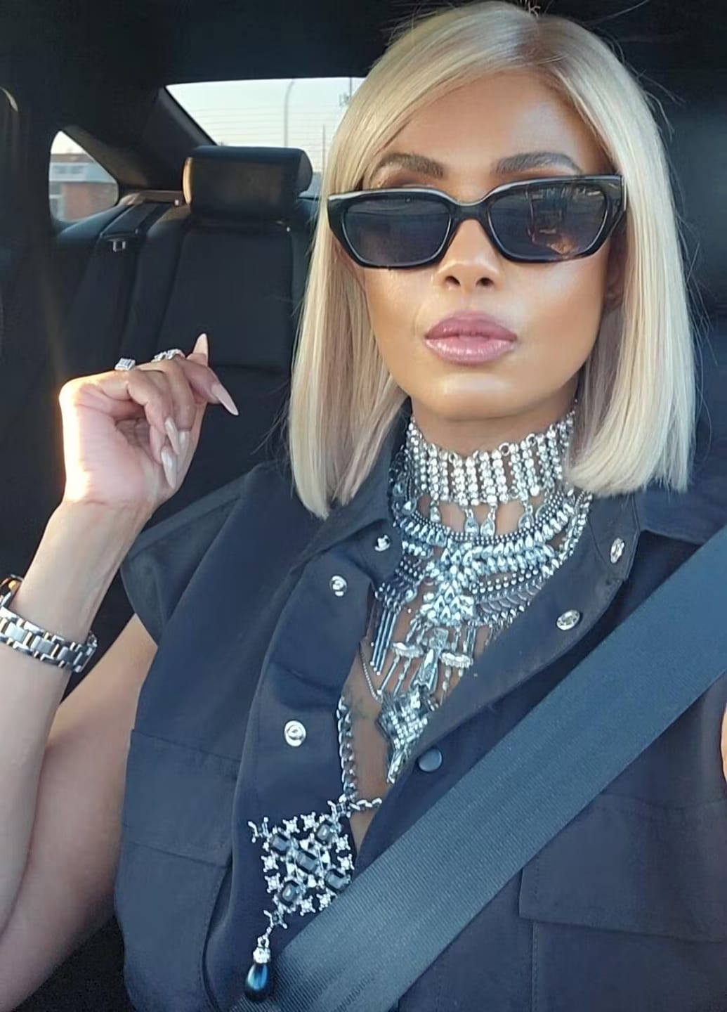 Customer photo review of Luvwin 5x5 Lace Bob Wig 95% White Salt and pepper Straight Platinum Blonde 100% Glueless Human Hair Wig