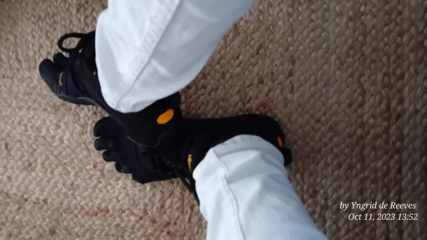 Customer photo review of V-Trek Womens All Black