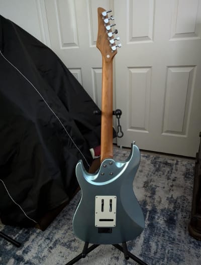 Customer photo review of Guitare électrique double coupure Donner DST-550 de 39 pouces avec Pickup HSS en corps en épinette solide