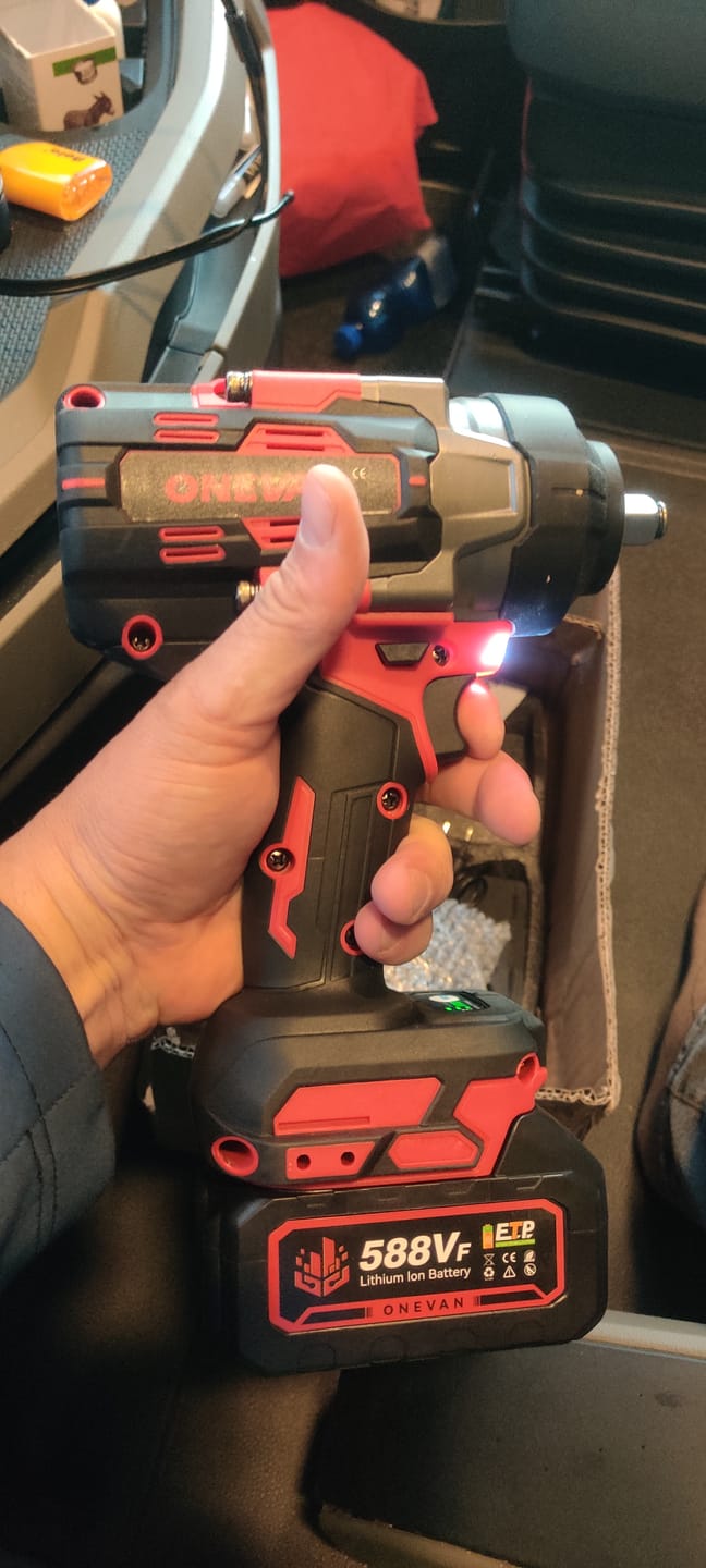 Customer photo review of ONEVAN 1/2" 2800N·m Brushless Cordless Impact Wrench | For Makita 18V Battery