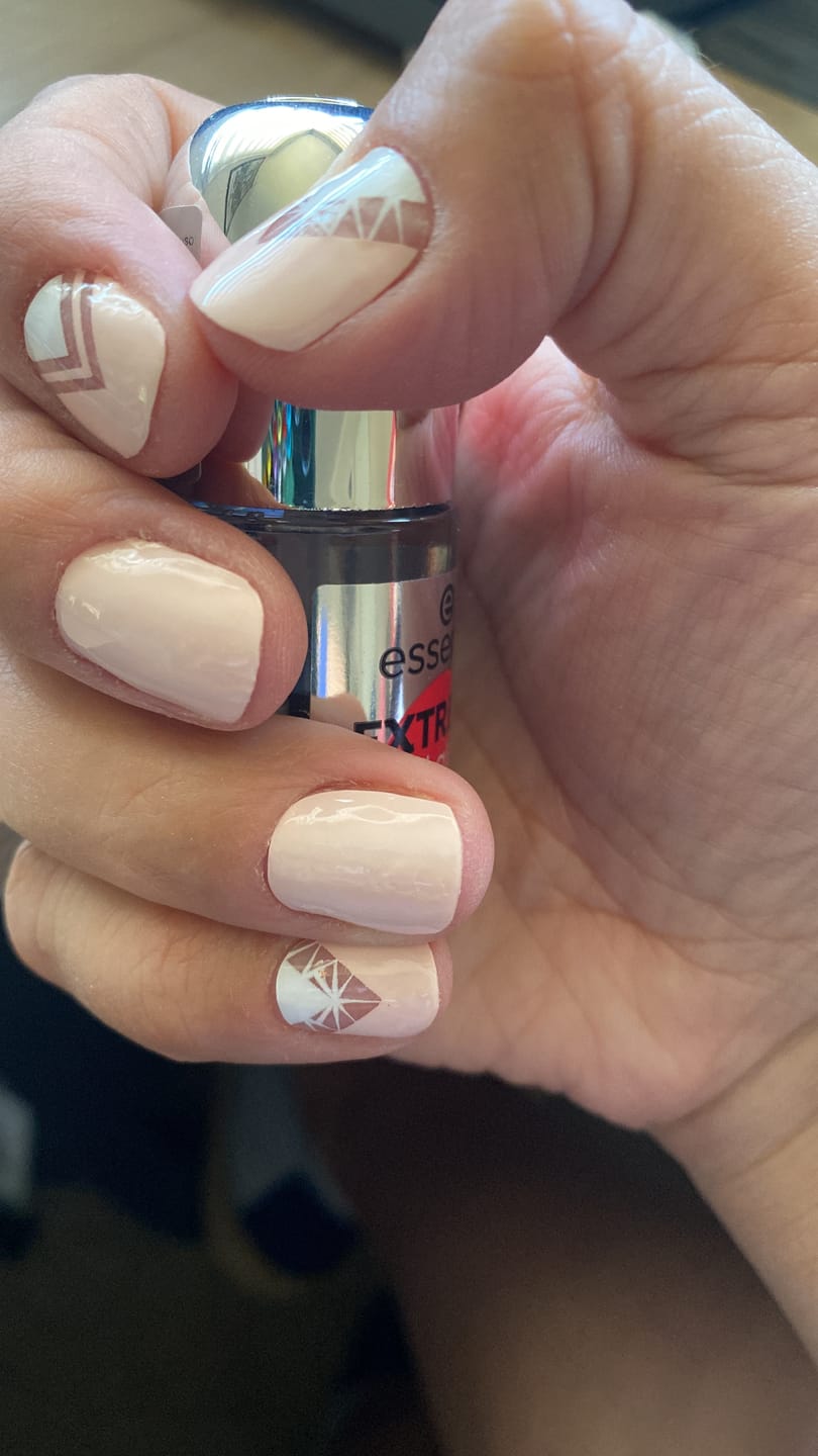 Customer photo review of Queen Pink | Stickers de Esmalte