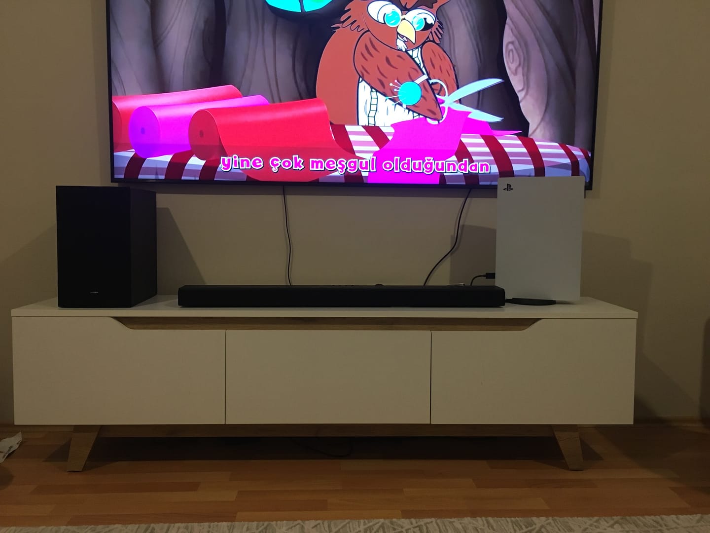 Customer photo review of Rani D1 Tv Ünitesi Modern Ayaklı Tv Sehpası 180 cm  Beyaz - Sepet Ceviz