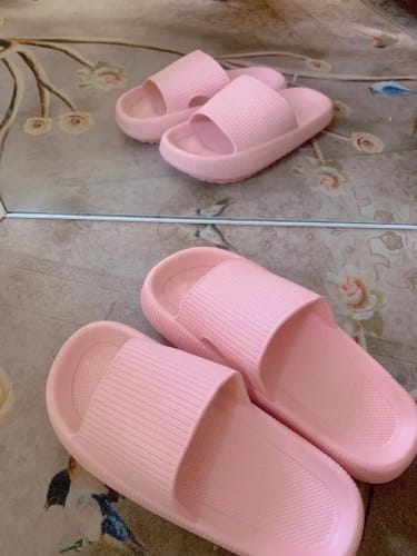 J R. review of Cloud Walk Cushioned Sliders image 1 out of 1