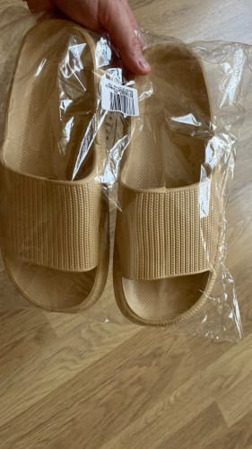 D D. review of Cloud Walk Cushioned Sliders image 1 out of 1