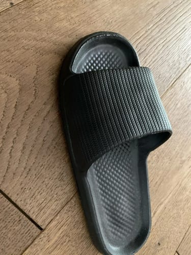 Customer photo review of Cloud Walk Cushioned Sliders