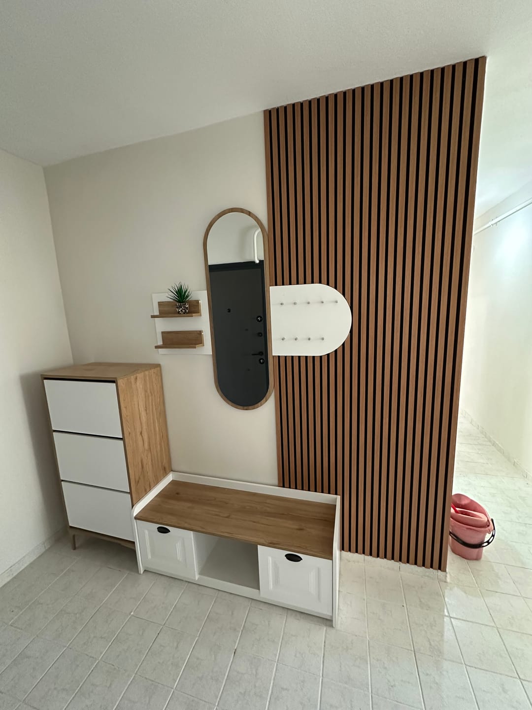 Customer photo review of Rani EE101 Aynalı Vestiyer Modern Portmanto Duvar Askısı Ayakkabılık Renk: Beyaz - S. Ceviz