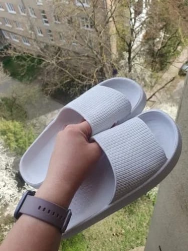 E R. review of Cloud Walk Cushioned Sliders image 1 out of 1