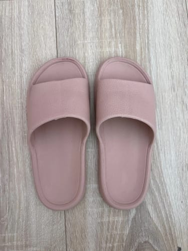 Т А. review of Cloud Walk Cushioned Sliders image 1 out of 1