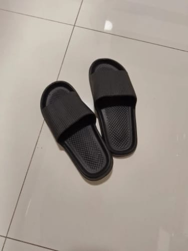 Customer photo review of Cloud Walk Cushioned Sliders