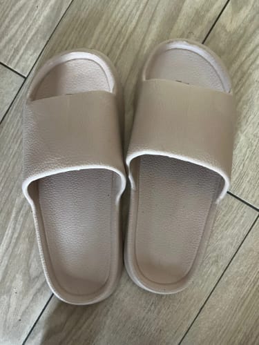 D A. review of Cloud Walk Cushioned Sliders image 1 out of 1
