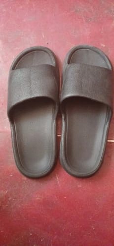 Customer photo review of Cloud Walk Cushioned Sliders