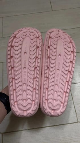 D R. review of Cloud Walk Cushioned Sliders image 1 out of 1