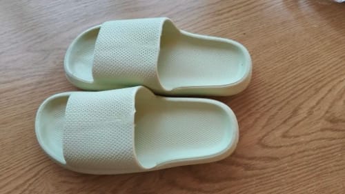 V O. review of Cloud Walk Cushioned Sliders image 1 out of 1