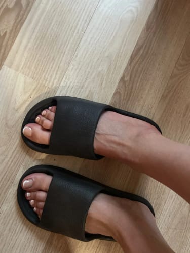 T H. review of Cloud Walk Cushioned Sliders image 1 out of 1