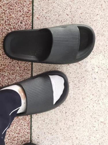 E R. review of Cloud Walk Cushioned Sliders image 1 out of 1