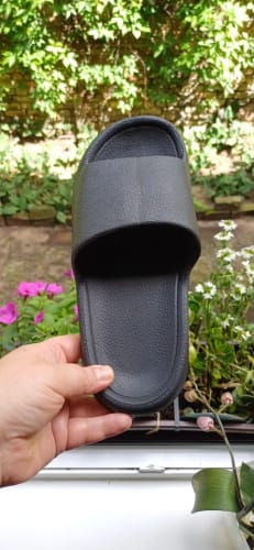 L R. review of Cloud Walk Cushioned Sliders image 1 out of 1