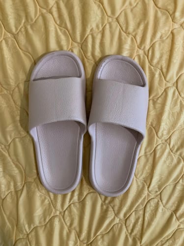 Є А. review of Cloud Walk Cushioned Sliders image 1 out of 1