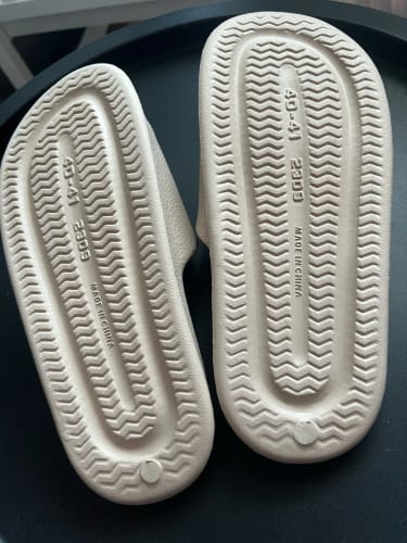 O V. review of Cloud Walk Cushioned Sliders image 1 out of 1