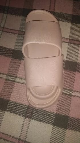І R. review of Cloud Walk Cushioned Sliders image 1 out of 1