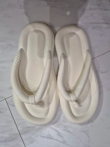 Customer photo review of Cloud Walk Cushioned Sliders