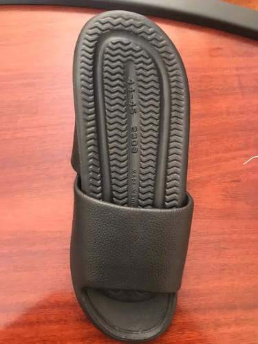 V L. review of Cloud Walk Cushioned Sliders image 1 out of 1