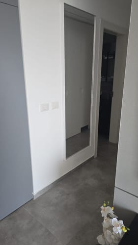 Customer photo review of דלת מראה להסתרת ארון חשמל