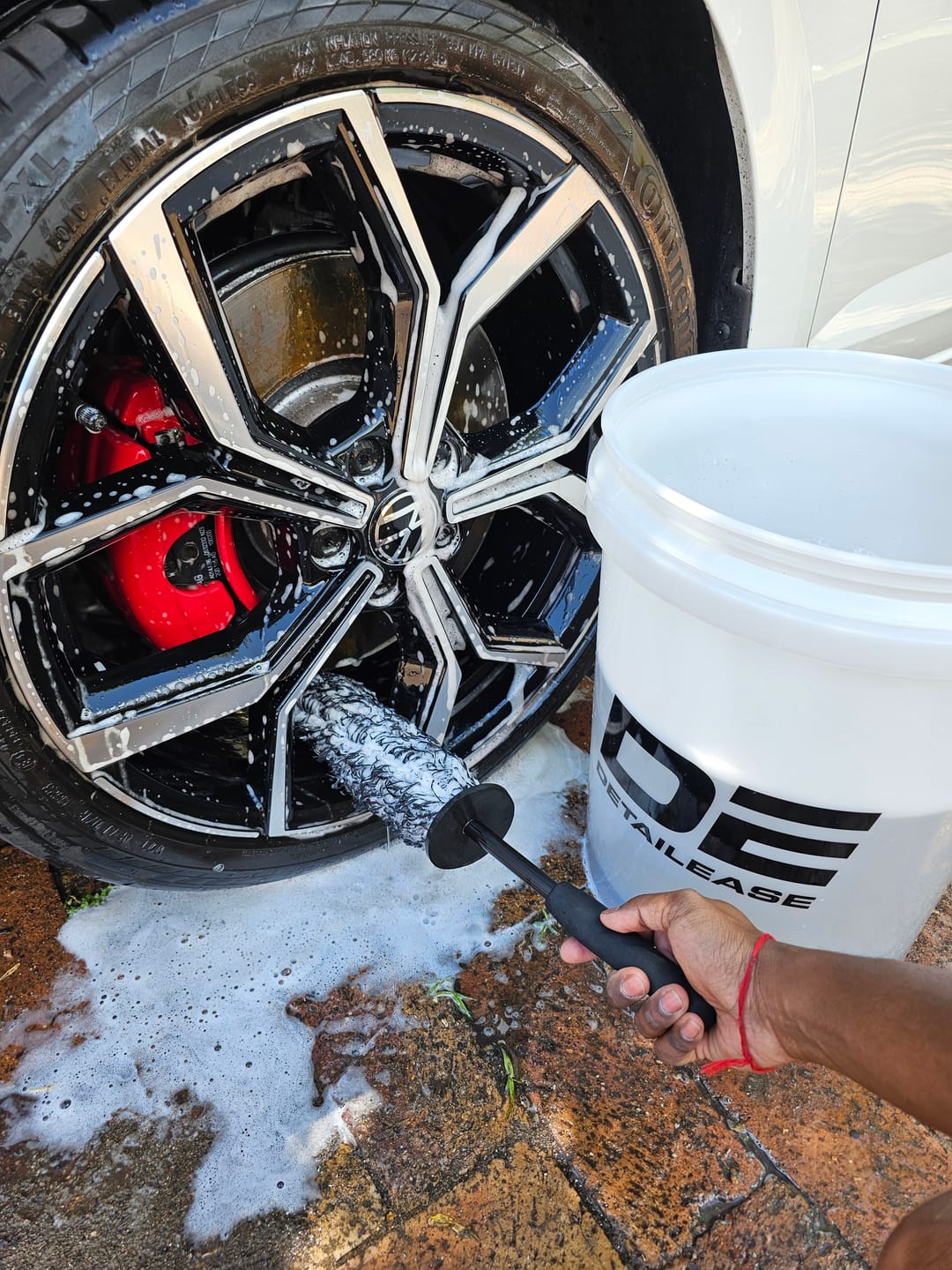Customer photo review of Microfiber Wheel Spoke Brush