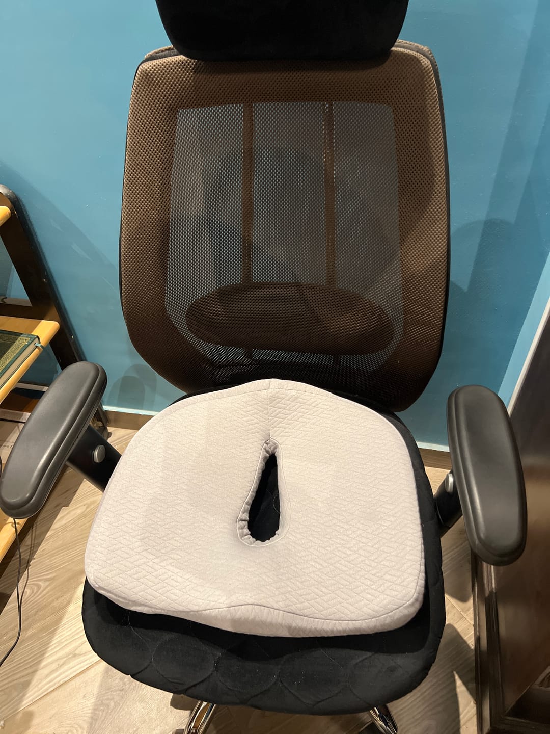 Customer photo review of Rall- Portable Tailbone Cushion