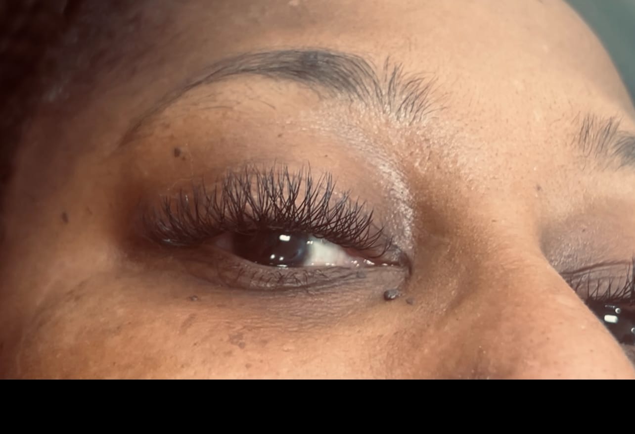 Customer photo review of Mixed W Lashes (36 rows)