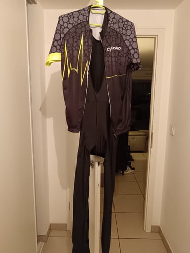Avis photo d'un client sur COLLANT CYCLISTE NOIR - AUTOMNE - HOMME