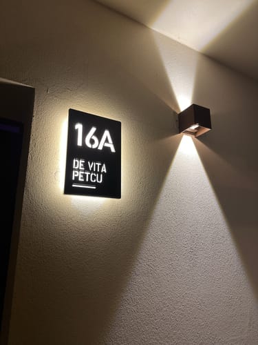 Customer photo review of Numero civico e testo luminoso modello Lux Vertical