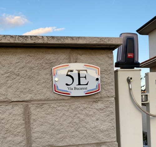 Customer photo review of Numero civico in alluminio modello Larimar 001