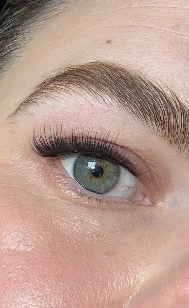 Customer photo review of Pre-Glued Press-On Lashes - Light Volume