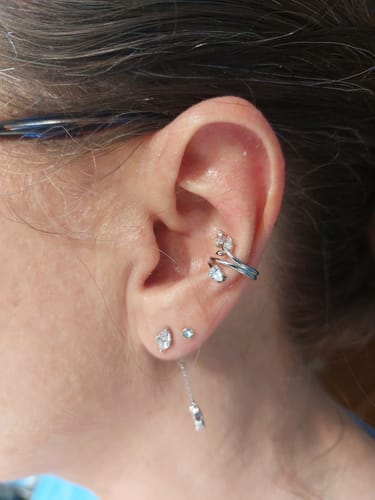 Customer photo review of Ear cuff Nymphe - Pierres blanches