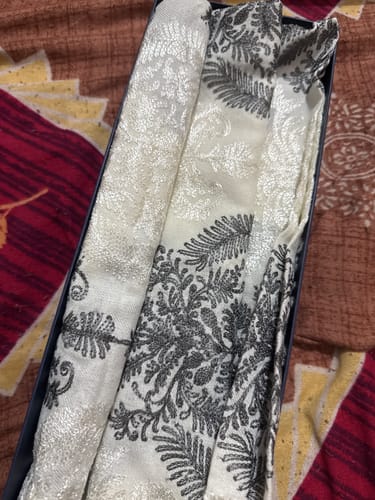 Customer photo review of Pashtush Womens Fine Woollen, Silky Nalki Embroidery Needlework Stole, White