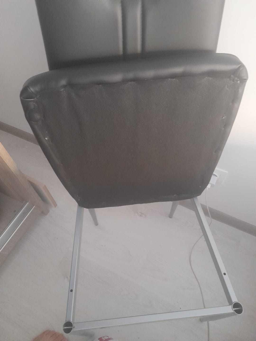 Customer photo review of Scaune dining K202, negru/crom, piele ecologica/metal, 44X54X97 CM