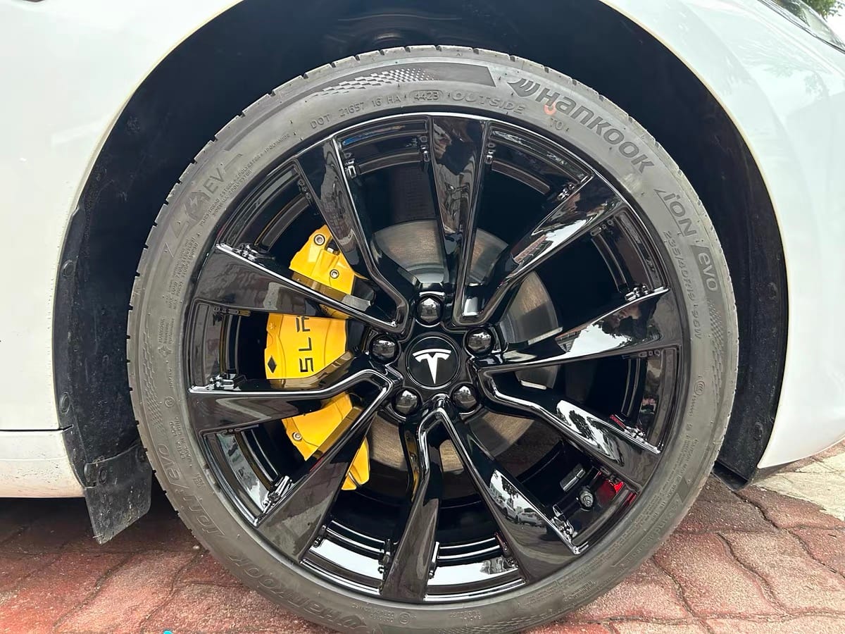 Customer photo review of EVAAM® Caliper Covers (4PCS) for Tesla Model 3