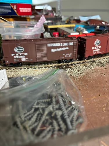Customer photo review of WalthersMainline 910-2734 40' AAR Modified 1937 Boxcar - Ready to Run -- New York Central - Pittsburgh & Lake Erie #30140, HO