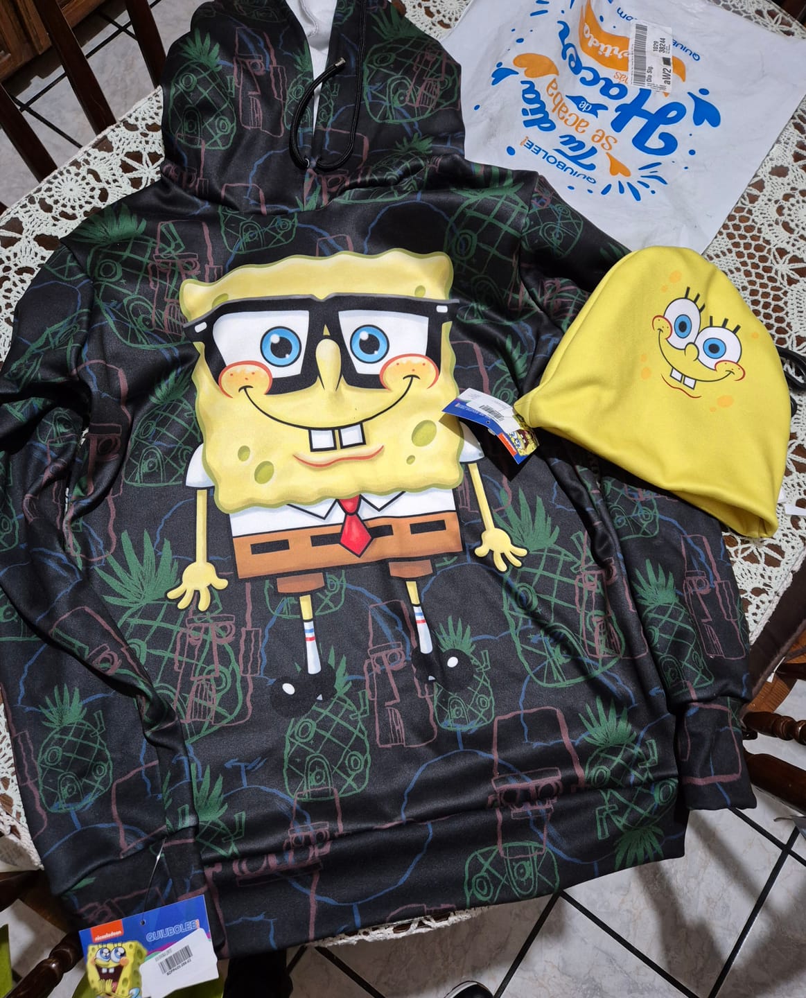 Customer photo review of Sudadera Bob Esponja Lentes